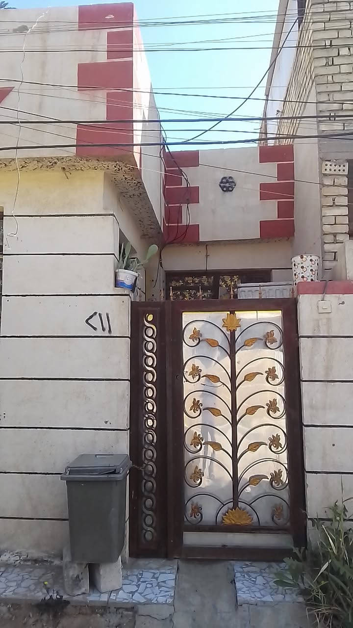 السلام عليكم ... يارزاق بيت مشتمل للبيع مساحة 50م متر واجه 5م او الباقي نزال يحتوي على استقبال + مطبخ + غرفة نوم + حمامات + منور البيت سيراميكه فول للسقف عقد زراعي مشمول بالفرز المنطقة تبليط مجاري ماء كهرباء فول السعر 75 مليون مع الاثاث سبلت طن او نص مبردة بنكات سقفية عدد 3 ثلاجة 12 قدم مجمدة 6 قدم كاونتر ثلاث قطع بلازمة مع ستلايت ميز طعام مع ثلاث كراسي جرباية كنتور بردات سلايت عدد 2 فراشات ارضية صيفي + شتوي درج سبعة باية جديد اوبيه مجال للطيبين العنوان بغداد الزعفرانية نهاية اربع شوارع تدخل على شارع مخبز المجتبى خامس فرع  على ايدك اليسار ثاني باب على اليسار بصف الركن بالاتصال واتساب هاتف *********** 🌹🌹🌹
