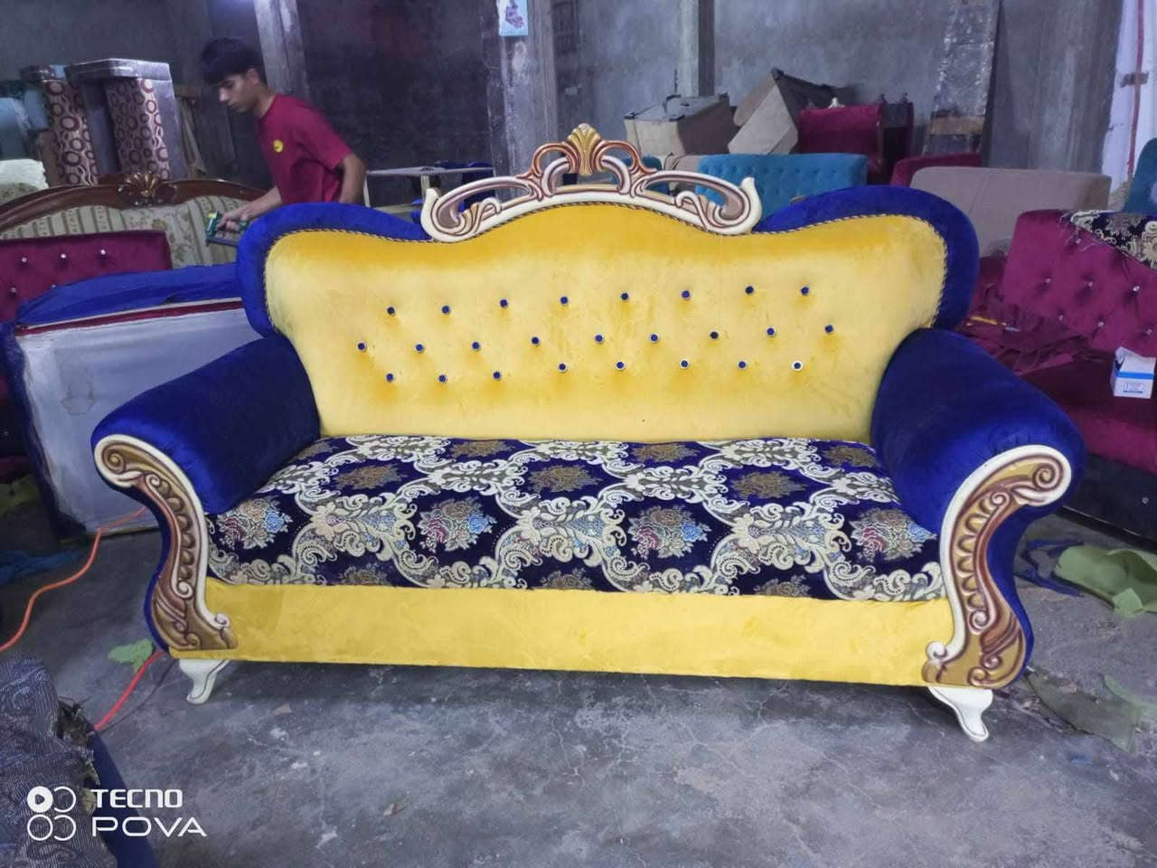 معمل الملكي للأثاث 
دوشمه وتصليح كافه القنفات والدواوين حسب الطلب 
تغيير لون..تصليح.. اضافه سفنج.. تغيير رجليين.. 
عندك تخم قديم نرجعه الك جديد وشرط الشغل 
خدمه توصيل موجوده 
العنوان ناصريه حي الشهداء 
للاستفسار اكثر 
***********///***********
