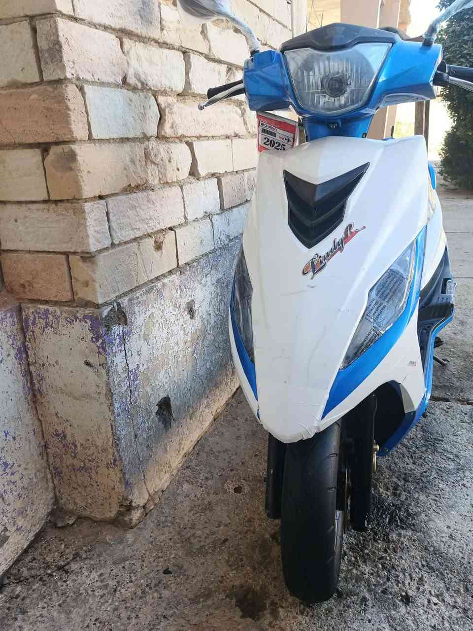 السلام عليكم دراجه هاوجي رص للبيع كله شغال صلف هندر كهربائيات كله شغال مكينه فول  نعومه مابيهه اي نقص دراجه حيل نضيفه بدووون اوررراااق دراجه مال جنيه 
السعر. 700 او بي مجال للشراي 
العنوان داخل الرمادي 
رقم الهاتف. ***********
