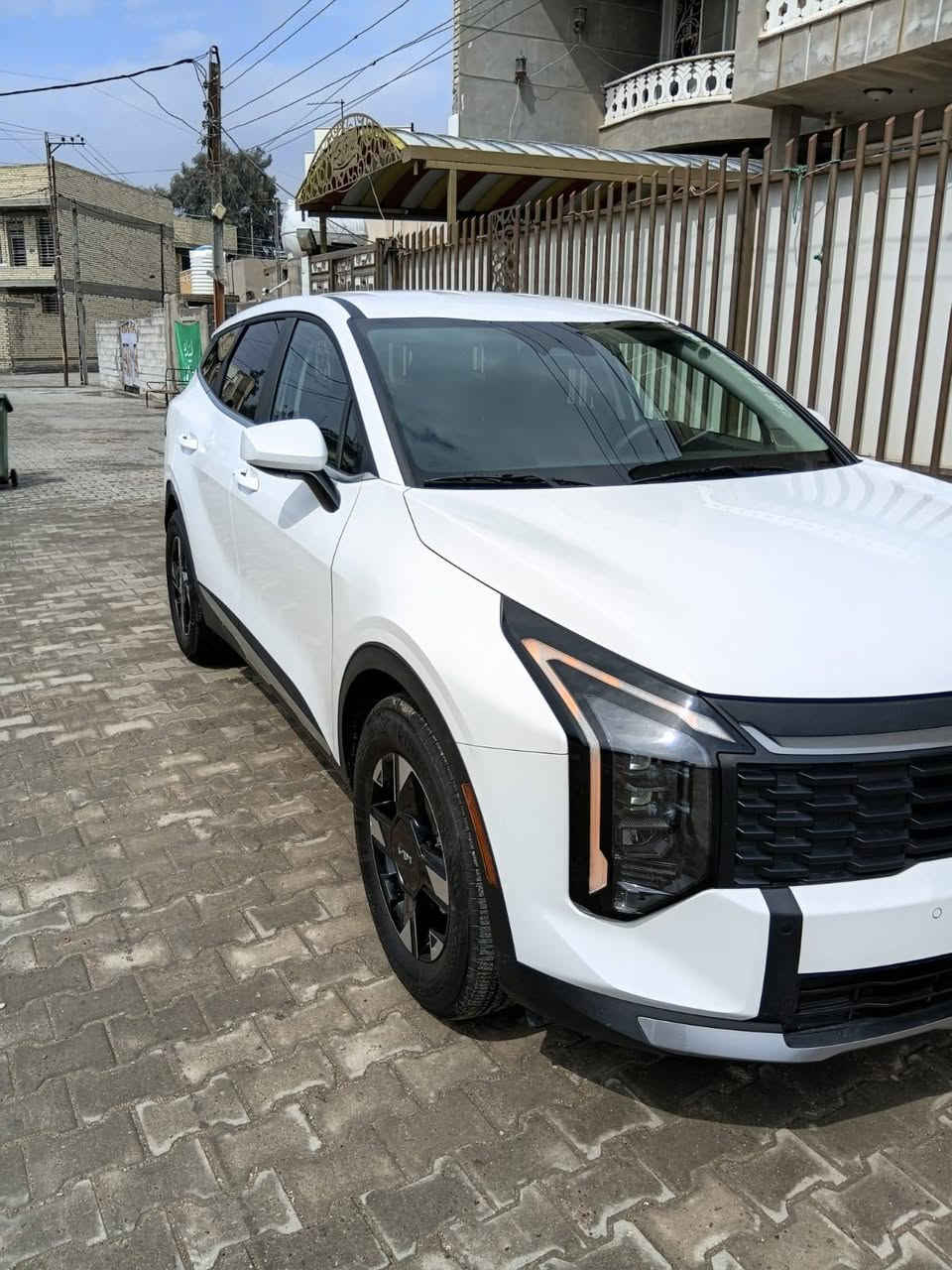 السلام عليكم كيا سبورتج موديل 2026 زيرو شكل الجديد منفيس بسمي بدون يرباك بدون حادث فقط جاملغ شالعي وراجع نفسه مواصفات لدات امامي خلفي اربع عدسات لايت توقف ذاتي بصمه تشغيل عن بعد سايد بريك بصمه تبريد خلفي لدات خلفيه رادرات اوبيها بعد مواصفات السعر ٢٢٠ اوبيها مجال ***********
