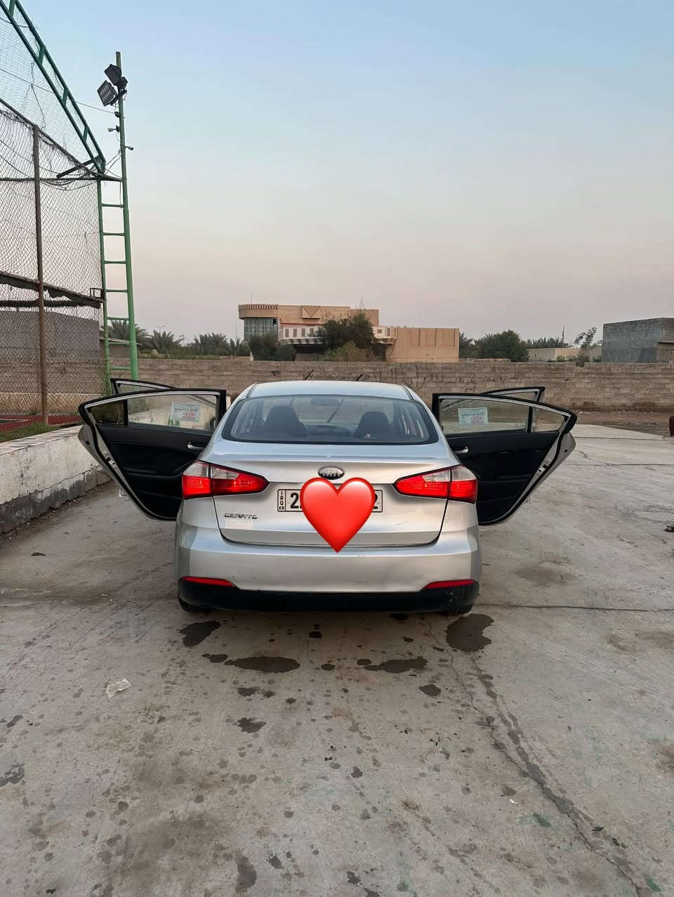 سيراتو موديل 2014 لون سلفر سياره جديده بيهه قطعتين كلير للجماليه بدون دواخل سعر 115وبيهه مجال قليل مكان السياره واسط الزبيديه رقم اربيل ***********
***********
