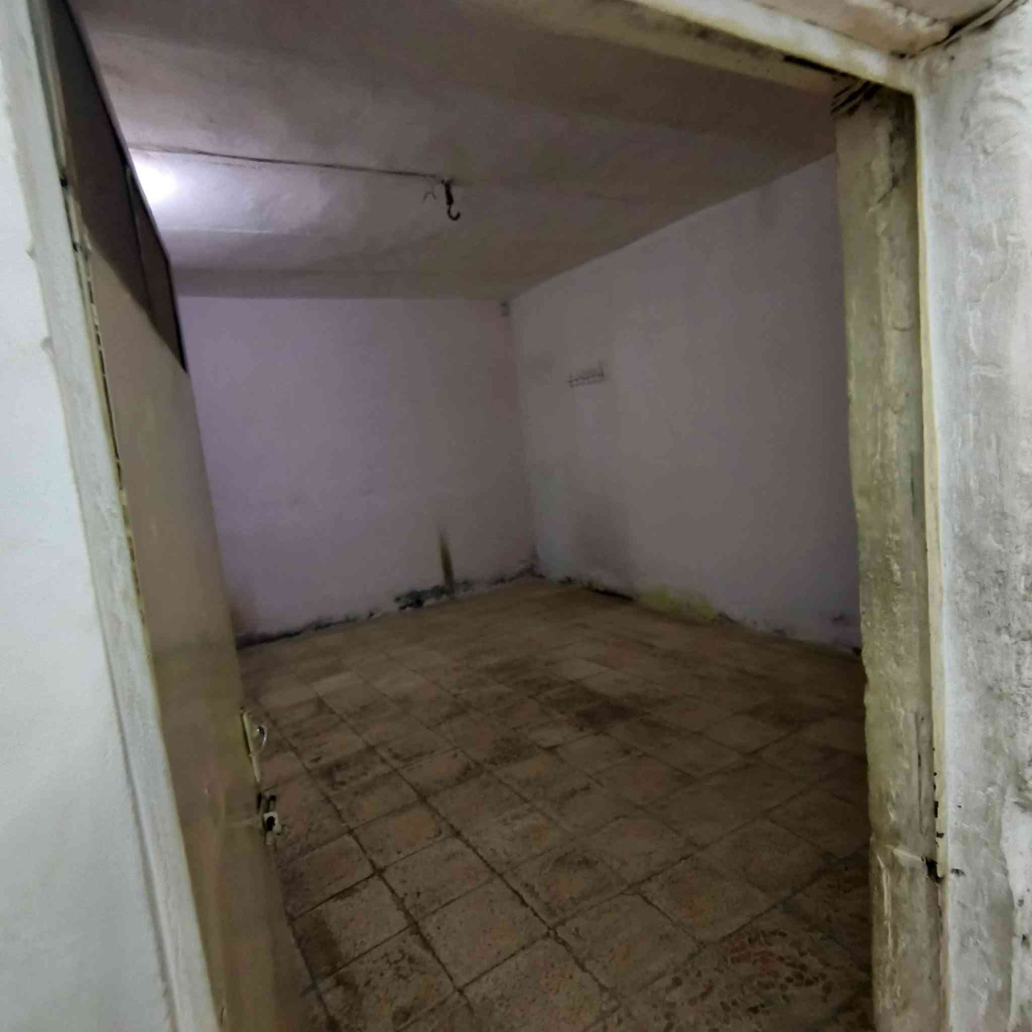 دار للبيع 144 متر فارغ قطاع 51
طابق ونص عكادة عالي عن الشارع 3 غرف نوم وصالة واستقبال تفاصيل اكثر اتصل ***********
