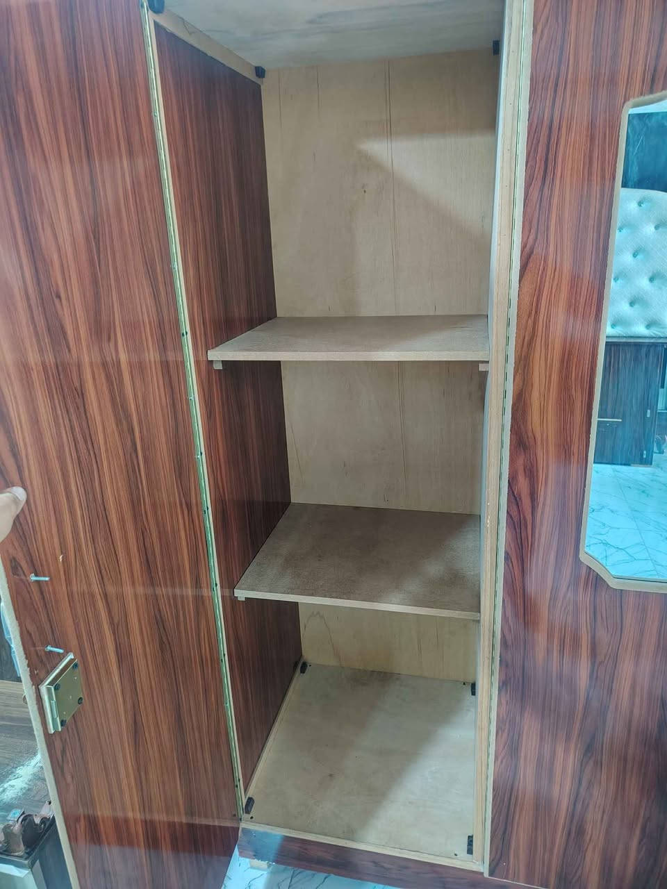 غرفة تركي شغد عراقي درجة اولى توصا كو سوكي) 6 قطع كنتور اربع ابواب مترين ونص والعمق 60 والارتفاع مترين و 10 نضيف بالشرط اي كسر اي عيب مابي للبيع السعر 460 طبي مجال بسيط
عنوان /سايدين دوميز الجمعية قرب اق صو مول مقابل الملعب الترابي *********** كركوك, العراق
