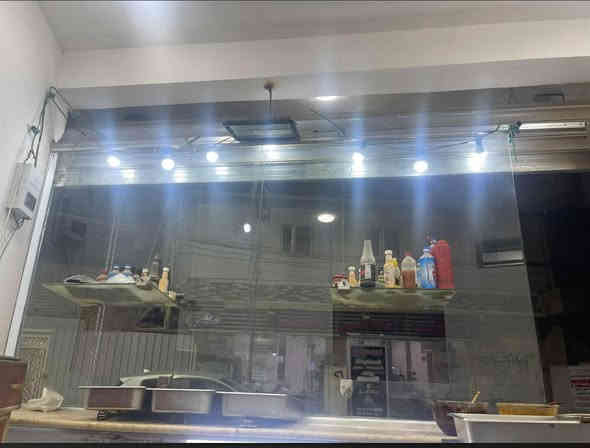 جام خانه 10 ملم 
مقسى

قطعتين 

القطعه ارتفاع 170 سنتم

والعرض 150 سنتم 

يعني ثنينهن 3 امتار عرض وارتفاع 170

كل قطعه بيها شباك بالنص سعرها 300 الف 

ترهم محل فلافل حلويات مرطبات 
..........

مثرامه فلافل حجم 32 نظيفه 

مكاني الكاظميه ***********
