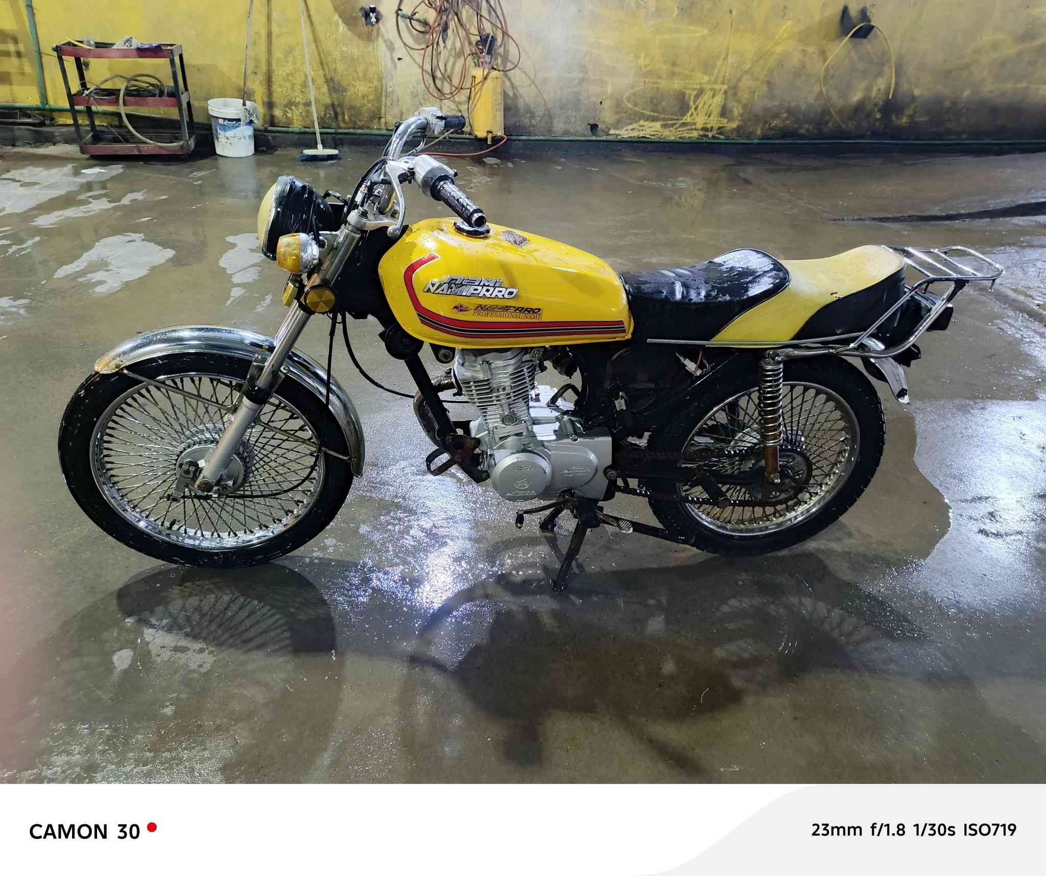 اربعه كير كلك مكينه حلوه مديل 22 بيه خيط بخار دراجه شوفت عينك ابيع هالموجود سعر 400 وبيه مجال رقم ***********
