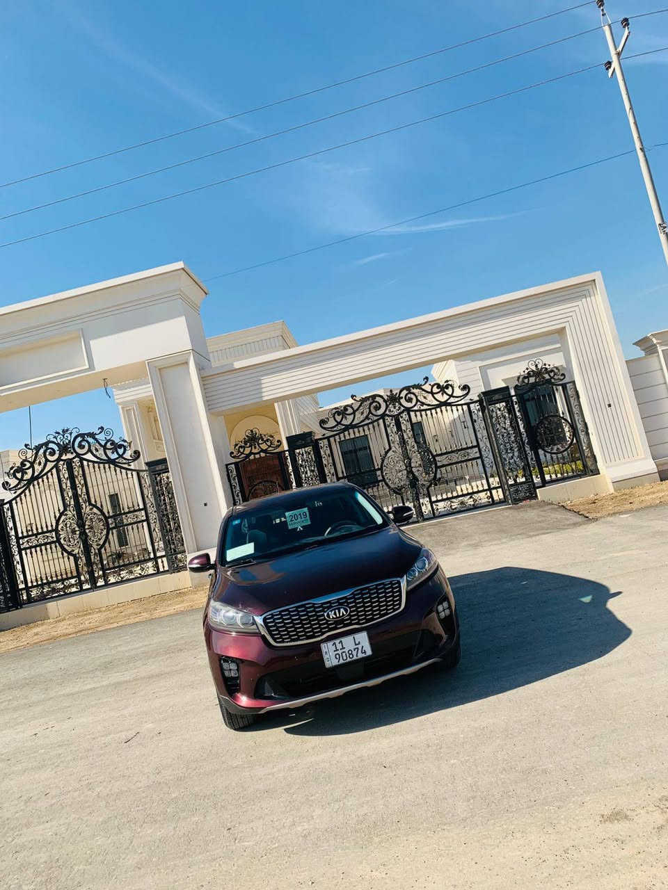 شرط ع أيد الحجي ومستعجل ع بيع
سلام عليكم ورحمه الله 

سورنتو أمريكي 2019  كير ومكينه شرط شركه ممفتوحات 
كير مكينه حداديه تخم تاير تبريد ثلج.. تدفئه سياره جديده سياره بيها 5 قطع صبغ بدون  دواخل رقم بغداد ب أسمي شخصيأ تحويل ثاني يوم .
سياره كتلوكات الشركه موجوده بيها 
ماشيه 70 الف 
4 سلندر 
مواصفات 
  قطعتين تبريد
7 راكب
تحكم جهتين.
شاشه كاربلي 
سستم سماعات 
كامره خلفيه 
كامره أماميه
3 انضمه قياده
رادار مري جانبي 
تحديد مسار 
4 حساسات 
منضومه زنون كامله

السعر 139 وبيها مجال 
***********
