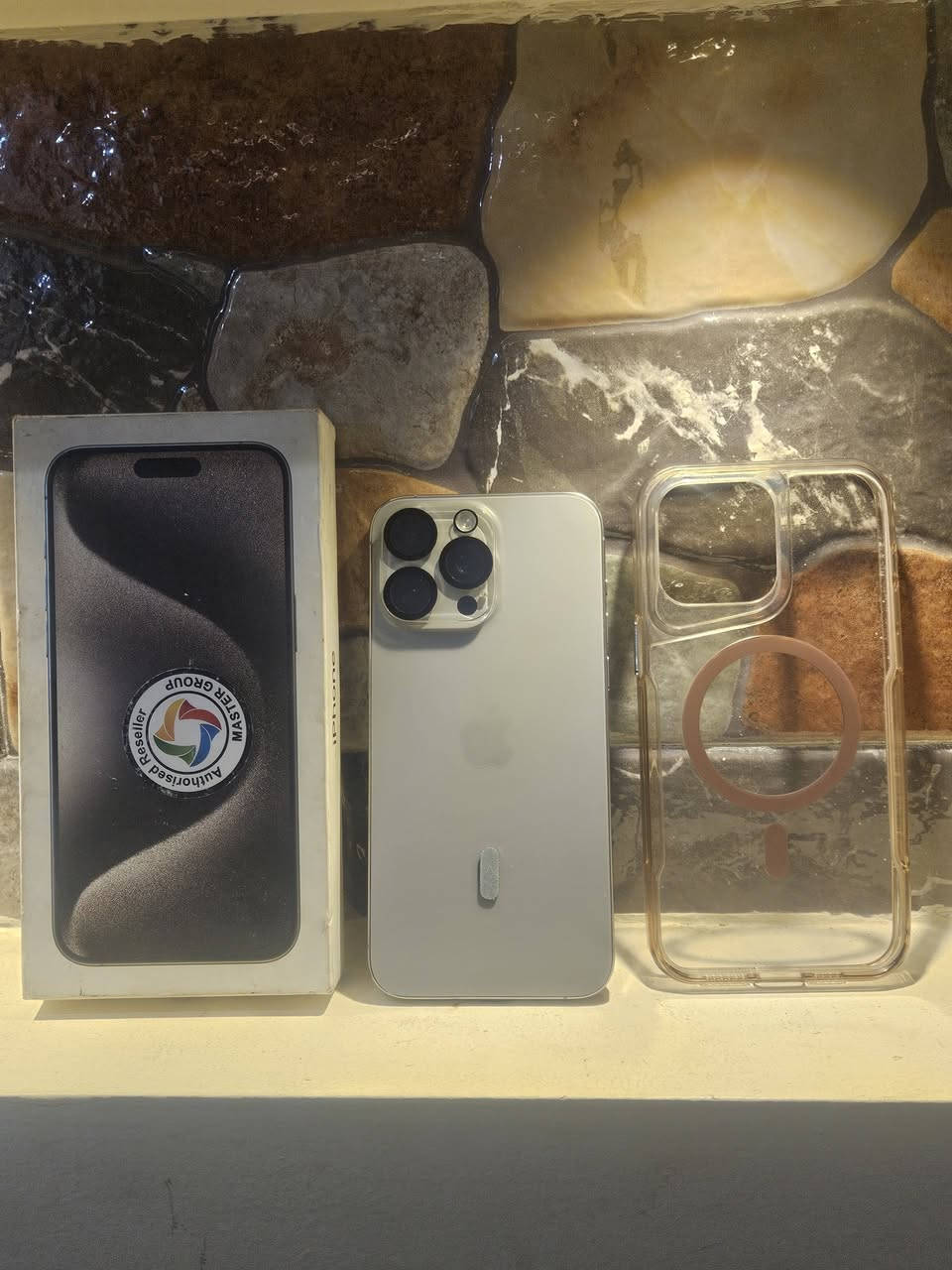 سلام عليكم 15 برو ماكس ماستر لون  تيتانيوم وتربوف شرق ذاكره 256 بطاريه 85 بلاد جهاز ممبدل ببه اي شي اريد مراوس ب اس 25 او24 نضيف  مكان بغداد ***********  او بيع ابيعه
