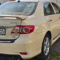 کرۆلا 2013 بیلاد سپی بۆیاخکراو چەملخی پێشەوە سایەق رەشە لەگەڵ دوشوێنی ...