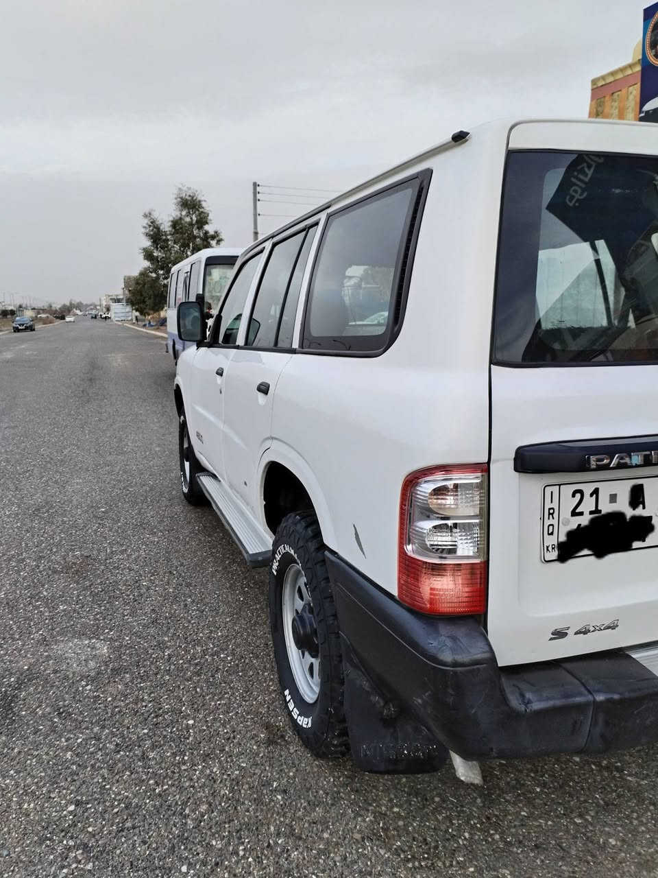 پترول مودیل 2002ناوبۆر   قایش قوری بیلاد .  شاشە ئایپاد 
رەقەم سلێمانی  کارتی بەنزینی  هەیە   سەنەوی   تازەیە2028 گێرو مەکینەی عەکسل بەشەرت پیشو داوای لیدروای نیە بویاخ دەرگایی سایەقی  بویاخە بیلیدراو گوراو 

دوو پلەی بچوکی بویاخی هەیە  سعرشی 107گلاو مەعمەلە 

 ***********  شوین چمچمال

ئەدمین وەرگرە
