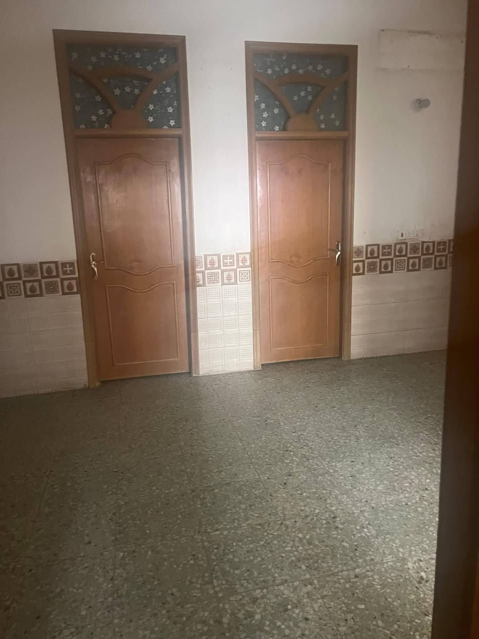 📢 إعلان إيجار في الحلة
دار للإيجار بموقع مميز
📍 خلف مدينة حمورابي السياحية
📏 المساحة: 200 متر
التفاصيل:
غرفتين نوم + صالة + صحيات + كليدور

📞 للاستفسار والاتصال:
***********
***********
🏢 مكتب الإعمار للعقارات
📍 الحلة – شارع 60 مجاور مدينة حمورابي السياحية
