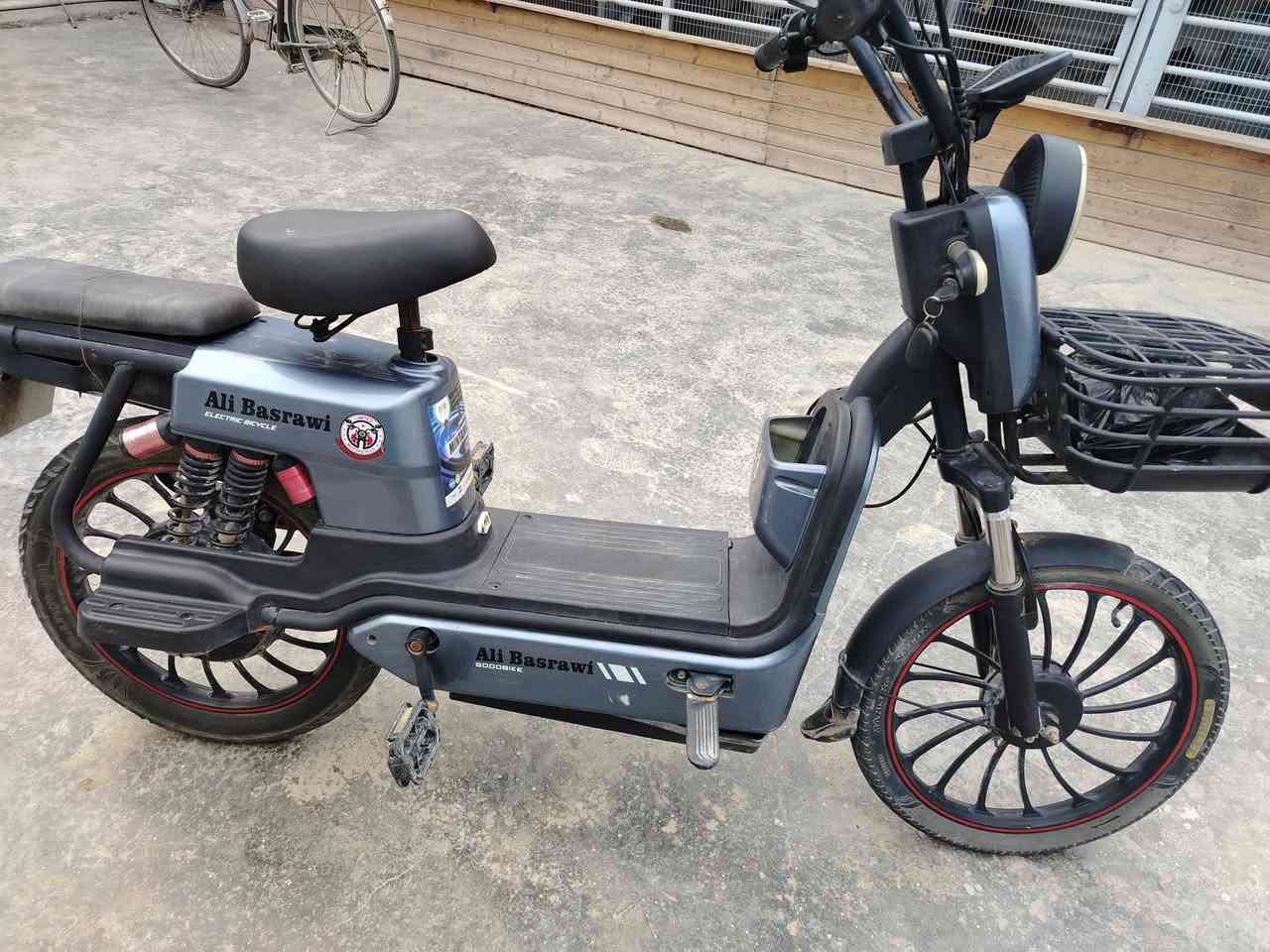 دراجة شحن للبيع بيها عطل كهربائي ابيع على هاي الحطة بطاريات كاملة نص عمر التفاصيل بالمقطع
سعرها نهائي 100 الف بدون عملة بغداد الشعلة شارع جامع الجوادين
*********** تحياتي للجميع
