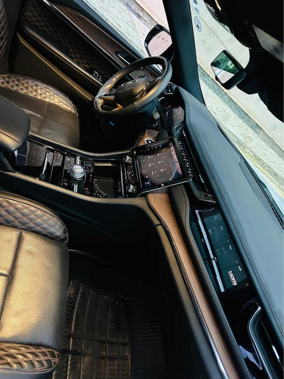 السلام عليكم
جيب كراند شيروكي سومت 2023 L ♥️
الضرر ربع الدعامية الامامية فقط الباقي مكفول 
صور الحادث مرفقة بلمنشور 
السيارة بأسمي ترقيم جديد 

🔸🔸مواصفات 🔸🔸
أعلى فئة بلجيب فل 1/1 
تو كلر سقف اسود 
جكات 
8 كامرات محيطية وداخلية 
4 رادارات
بنوراما 
3 شاشات 
كراسي هزاز مساج 
كراسي جلد سومت 
كراسي كهرباء 4 حركات 
مري كهرباء 
كامرة حرارية دشبول 
دادشو عداد 
تدفئة + تبريد مقاعد
شاحن وايرليس
صندوق كهرباء 
ستيرن كهرباء 
شفتات رياضية مقود 
تدفئة مقود 
مستشعر وقوف خلفي 
رادار جانبي 
ويل 20 كروم 
قطتعين تبريد
3 وضعيات قيادة 
هاند بريك بصمة 
تحديد مسار 
لايتات فل زنون 
الكراسي الخلفية الكل كهرباء

السعر 41,500 $ وبيها مجال بسيط 
*********** بغداد, العراق
