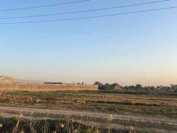 سلام عليكم ارض طابو للبيع المساحه 30 دونم سند مستقل بأسم شخص واحد الارض مكانه حلوه تصلح مجمع سكني او شاليات  كافه الخددمات متوفره تبليط ماء كهرباء العنوان طريق كربله نجف طريق مفرك الكفل عمود 350 
استفسار. ***********
