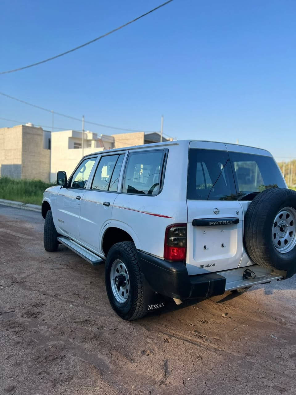 للبيع نيسان باترول 2003 محسن🧿مزاد بغداد 
حجم محرك 4500✅🧿
سياره بدون ضربه فقط بيه نص باب صبغ تكحيلات وباقي مكفوله كفاله عامه 👍✅
اكسل بشرط 
گير منفتوح نهائياً ✅
تخم تايرات 
صدر امامي وخلفي كامل جديد 💯
كهربائيات شرط مملعوب بي على وضع شريكة 
بيهه كتاب نزاد وسياره ماشين بل معامله مالتها مخصص اله رقم بغداد شوط ترقيم 
سياره هزه براد فقط باقي مرور 
سعر سياره 105 وبي مجال الي مو شراي لايتعبني ويخابر ويعلق سلبي تحياتي الكم 💯👋🏻 *********** عنوان سياره ديالى خانقين
