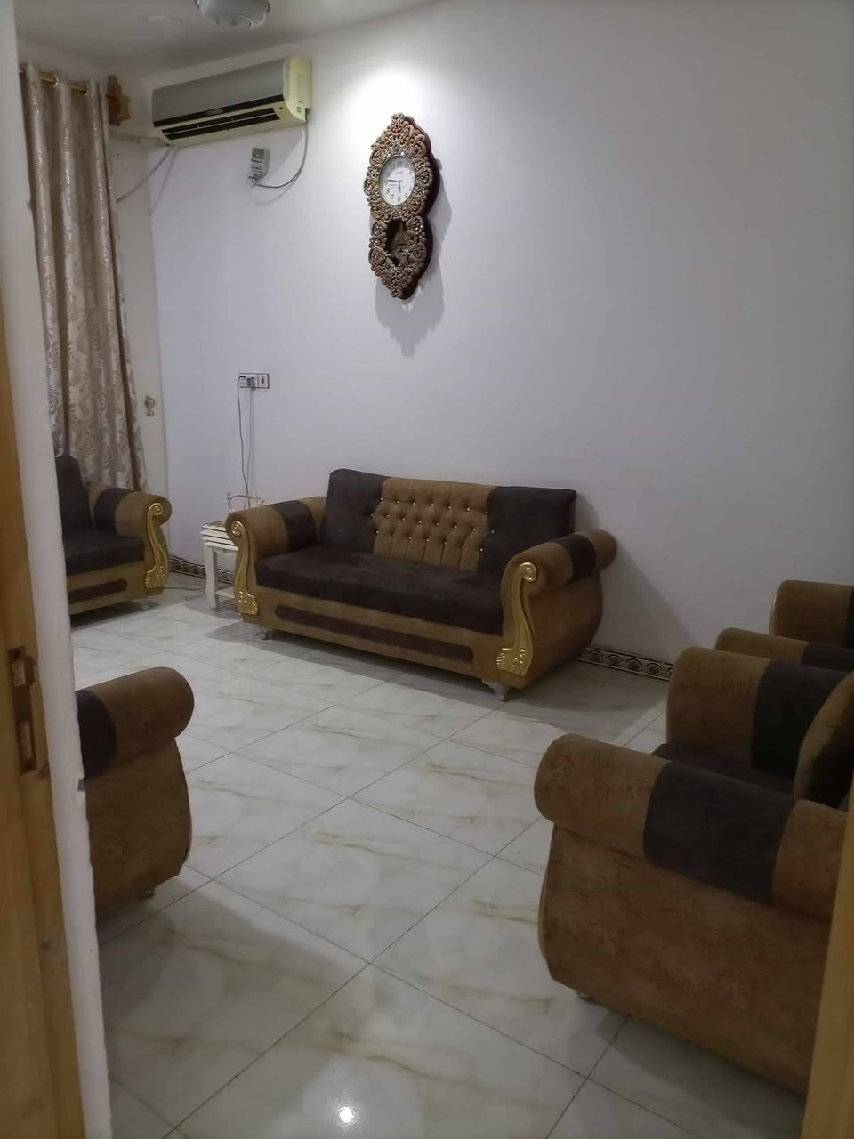 دار للبيع كوت الجديده مساحة 125متر بناء حديث نزلت بيت حايف قرب حدادة ابو عباس شارع فرعي 12متر للاستفسار الاتصال *********** السعر 60 وبيه حك الجيه
