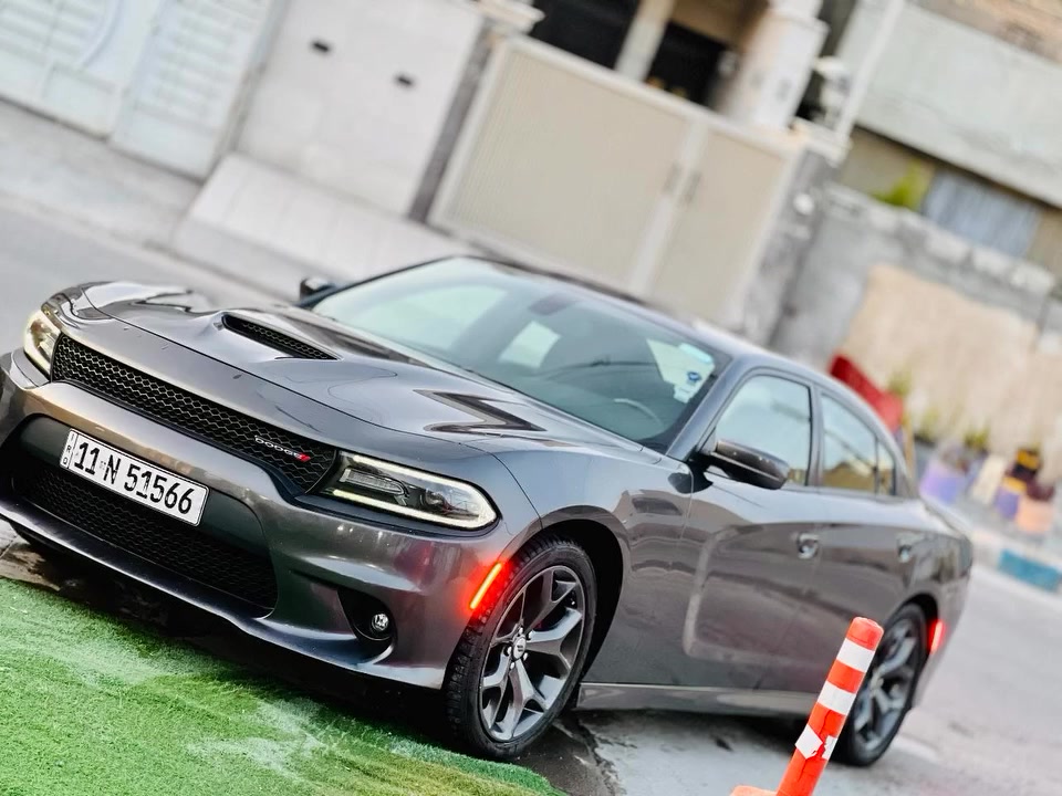 فقط فقط بيع بدون مراوس 
السلام عليكم 

جارجر جيتيgt 2019 اصل 
مواصفات معروفه 
شاشه جيبيره وسوبر تراك باك وشفات سترين وتشغيل عن بعد 
بدون ايرباك بجم كبس 
حادث خلفي بسيط صور حادث يمك 
صبغ فقط المكان الي جوه مسطره البك  لايت 
ماشيه ٥٥ 
كامله بدون اي نواقص
مكانها بغداد العامريه  
السعر 223$ بيها مجال 
***********
