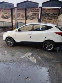 توسان 2015 خليجي مكفولة عامه ماشيه 84 ألف ع وضع الشركه  مكينه 2000 دوش...