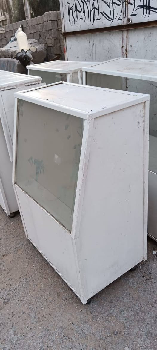 فاترينات للبيع يرهمن لهواي شغلات للعرض نضيفات
للاستفسار  مكان الكراده 
 خاص او ***********
