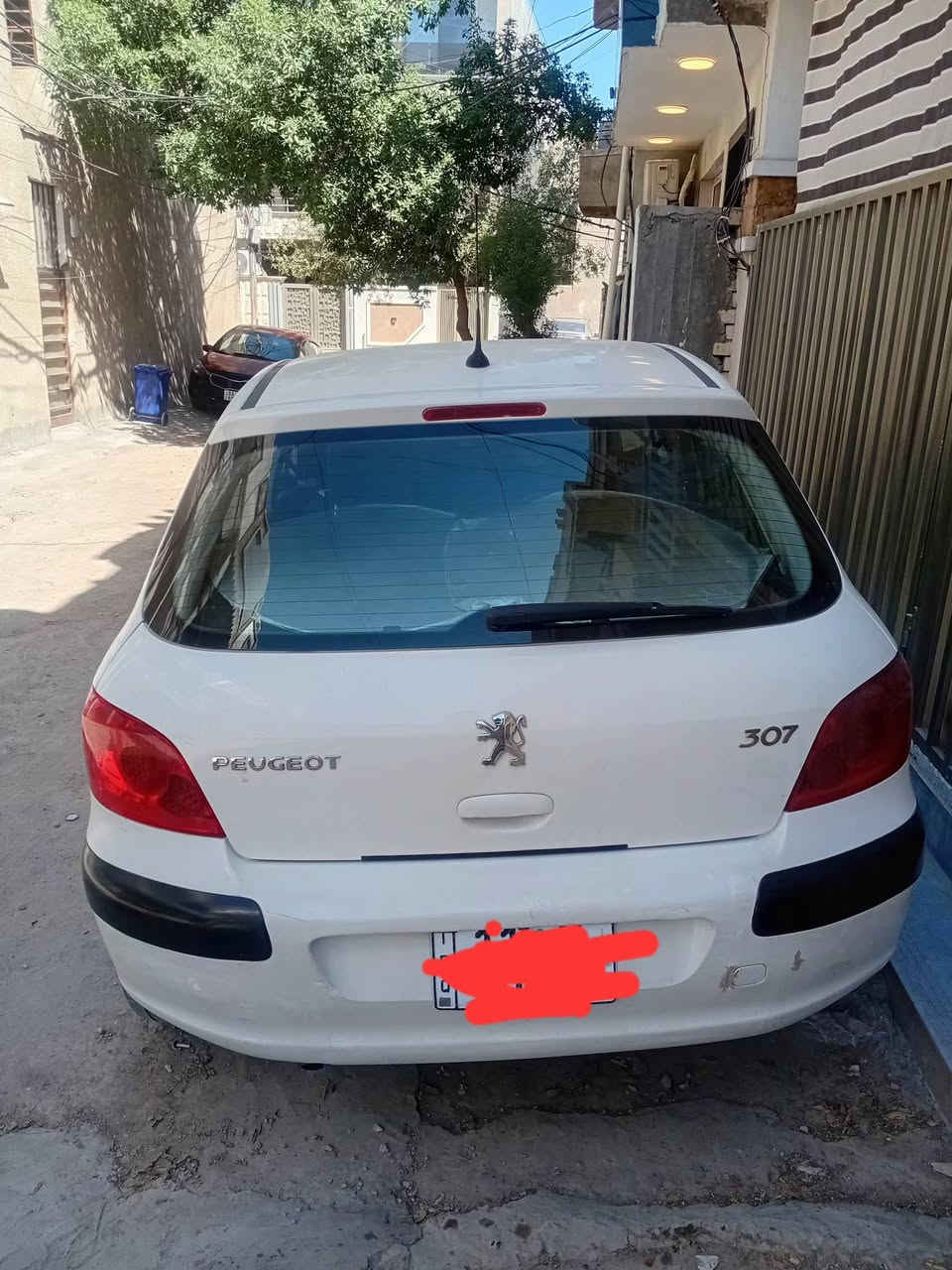 السلام عليكم سيارة بيجو للبيع موديل 2006  307 سنوية 2031 باسمي  رقم بغداد الجديد لون ابيض كير ومحرك بحالة جيدة تبريد شغال وكهربائيات شغالة مسجل شاشة وكاميرة سويج سنتر لوك ....مكان السيارة اعظمية سبع ابكار السعر 57 وبيها مجال الاتصال واتساب *********** ...اوتماتيك
