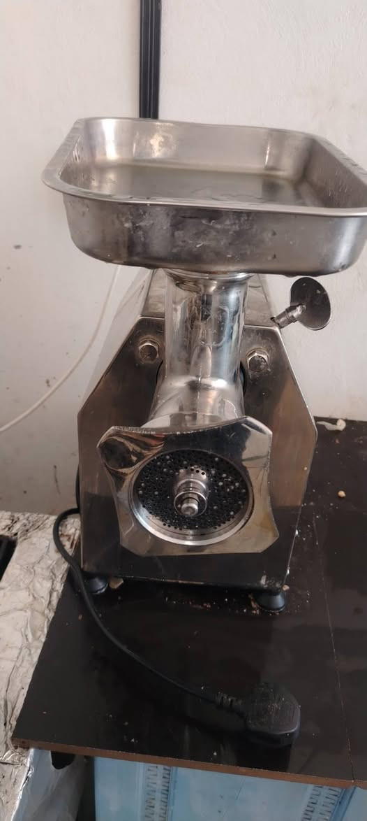 مكينة ثرم للبيع السعر 250وبيها مجال
***********
