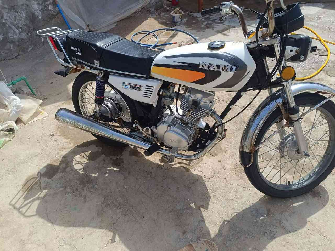 للبيع كلك كلك  تعمير 23 شلامجه  محرك ما مفتوح نضيفه دراجه كامله مكمله كهربائيات كلشي كامل المكان دوانيه قضاء الحمزه الشرقي رقم ***********
السعر 400 رجأن الموشراي لا يراسل تفاصيل دراجه كله كدامك
