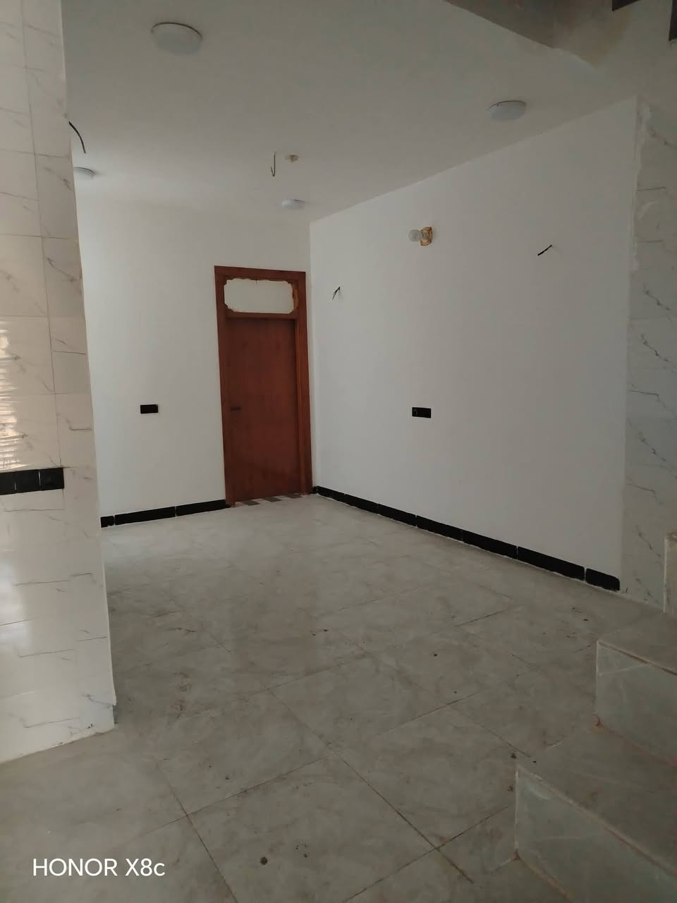 دار للبيع 🏡
 شغل  كلش مرتب👌🏻
100 متر  #سند_25
بسعر 38 مليون #قابل_للتفاوض

غرفه/صاله/مطبخ/صحيات 2/استقبال
كراج كبير/مكشوفه 
ماء/كهرباء/سوق/مدارس/تبليط #عرض_15 

الموقع 🏡 نجف/شارع الصب عمود 311
للتواصل
*********** 
***********
