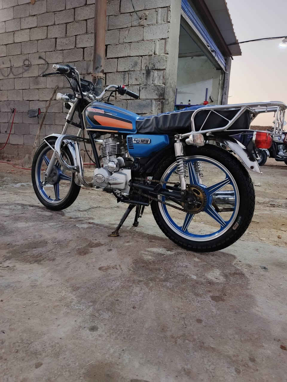 السلام عليكم للبيع بــارت أوراق موديل 20 ؛
 الدراجة جاهزه سلف وكهربائيات شغاله،،، تواير وؤياله جدد،،، دبلات،،، مانقصه برغي مكانه ناصرية مركز ؛
 السعر 600
إتصال ***********
