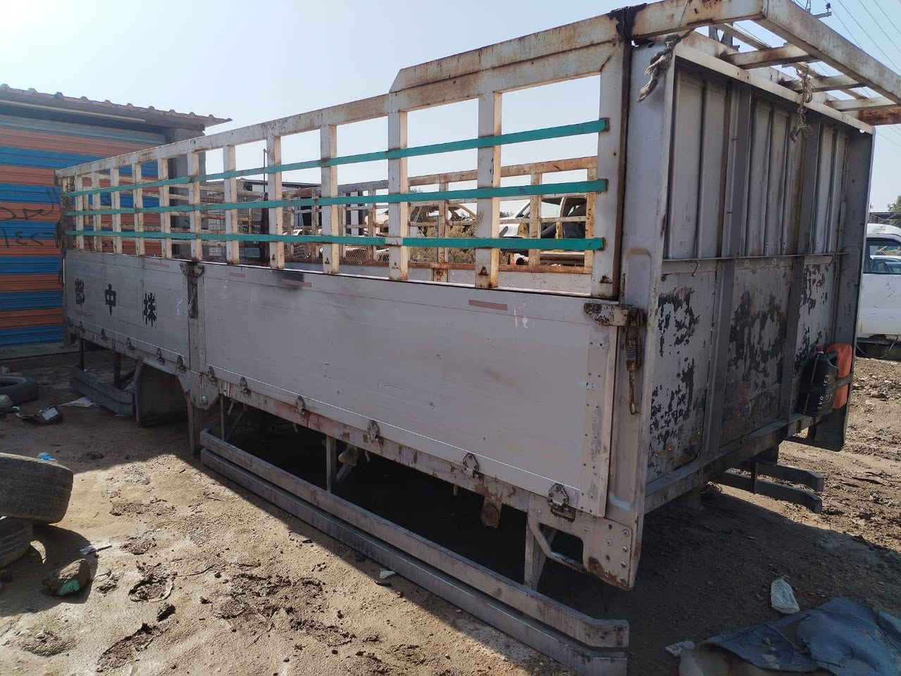 السلام عليكم بدي للبيع 6 وربع جديد دبل شاصي حديد قواطع حديد اصفاح70 بدي كامل من سبايدرات و جاملغات العنوان الديوانيه  السعر 22$ وبي مجال 
اتصل ‏‪ 0772 475 3728
‏‪0781 033 7008‬‏ ابو منتظر
