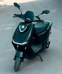 دراجة للبيع جديدة كلش استخدام قليل مواصفات   طراز EZEEGO، وهي منتج لشر...