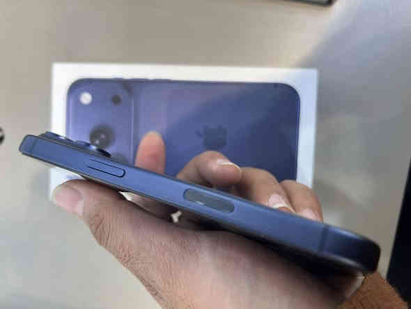 ايفون 17 برو الزغير  نسخة السيم كارت ذاكرة 256 البطاريه 100 مشحون 23 مراه 
السعر 1625 العنوان بغداد ***********
