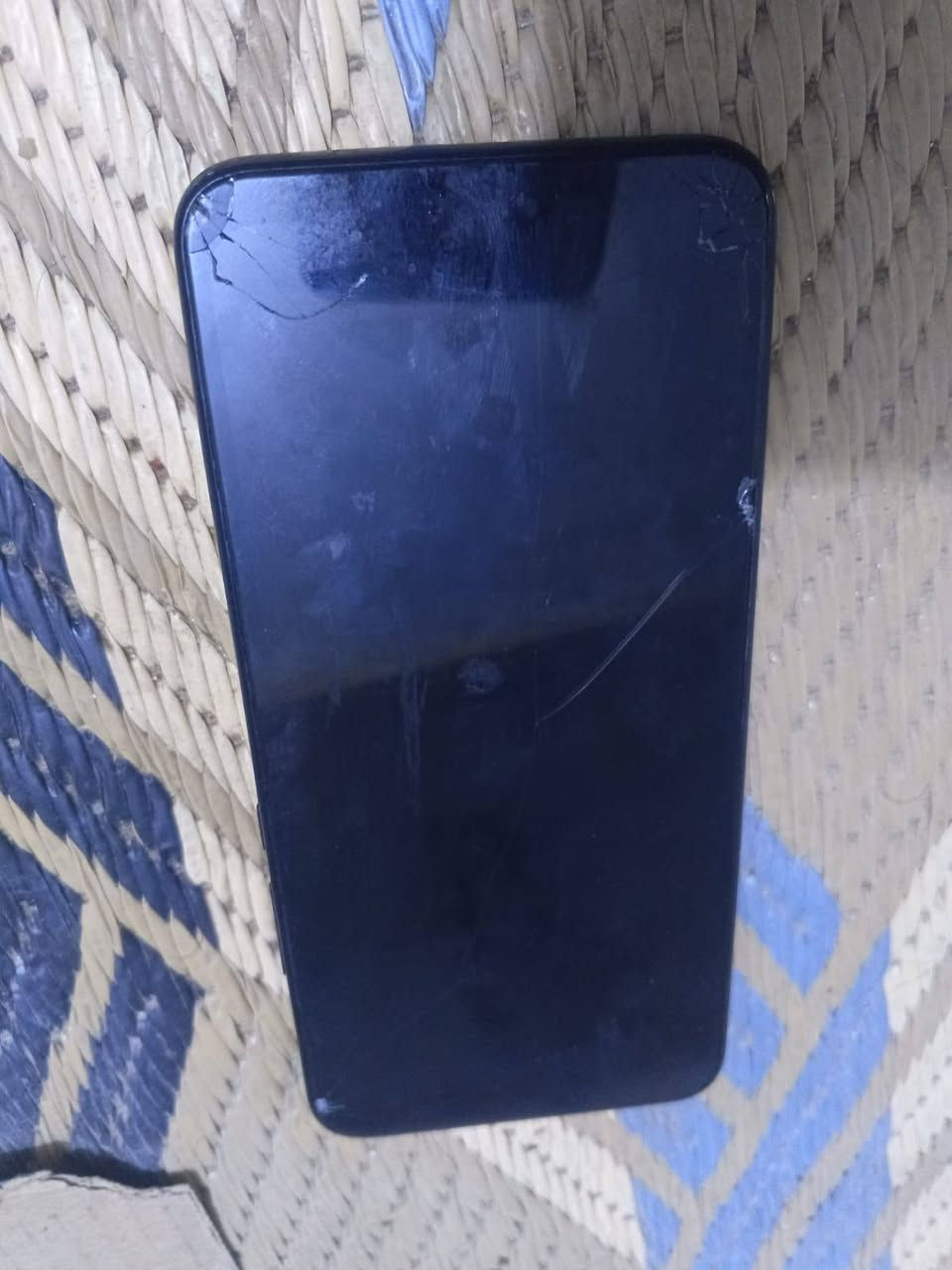 جهاز : هونر 9X                                        ذاكرته 128
نضيف +  بس مكسور شاشه
سعر 75 مكاني بغداد مدينه صدر


**إذا كنت صاحب هذا الإعلان وتريد حذفه لأي سبب، رجاءا أرسل رسالة إلى الدعم الفني**