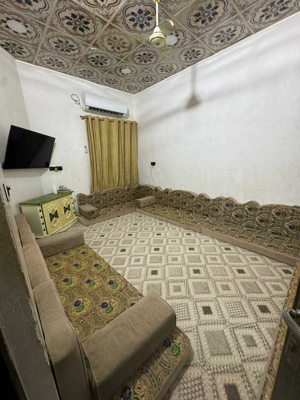 ‼️ بيت خلفي النضحيه حي المالكي

🛑يحتوي غرفه صاله ديوان مطبخ صحيات داخليه خارجيه مناور 2كهرباء مجاري كلا درجه اولا طابق ثاني نص 

🛑رقم العقار ٥٦٤٤٣ مساحه ١٠٠ متر دربونه متره ونص 

🛑السعر  ٧٥ معه المجال للتواصل ***********
