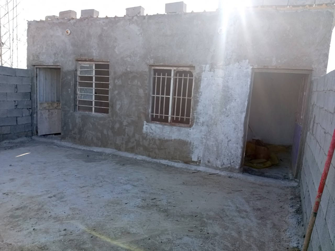 سلام عليكم بيت تجاوز بحي الحسين قريب عله سيطرة البان القديمه مساحة 126سعره مناسب هاذه رقمي للتواصل ***********
