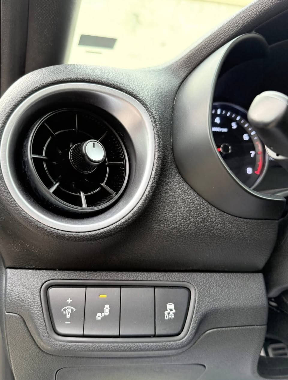 كي فورتي جتي لاين 2023
دخول غرغ حد دوسه تسير وتعمل اي خلل ماكو بيه 
صار حادث عندي بل بصره صور حادث موجوده 
بصره معوقين 
فول مواصفات ماعد تدف بل كشنات ماكو 
باقي مواصفات موجوده كله 
فتحه سقف موجود 
سعر مطلوب   (145) بيه مجال قليل 
رقم ***********.
