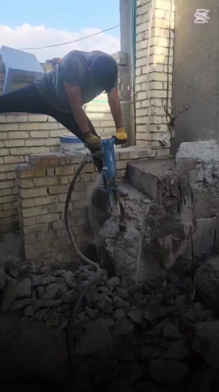 كمبريسر لتكسير وقص جميع انواع الكونكريت وعمال الساندبلاس خادمكم محمد العبيدي ه‍ ***********
