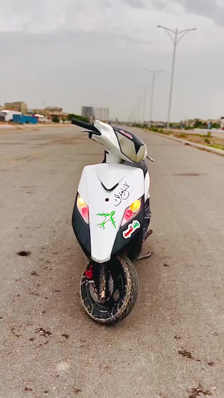 السلام عليكم شباب دراجه ماكس ثعلب للبيع نضافتهه مثل ماتشوفون مكينتهه مامفتوحه مكفوله كفرات نضيفه وحلوه  بيهه شغلات نواعم بسيطه كهربائيات شغاله مكاني بغداد الشعب سعرهه ٥٠٠ وبيهه مجال بسيط للشراي *********** متواجد ماسنجر واتساب واتصال
