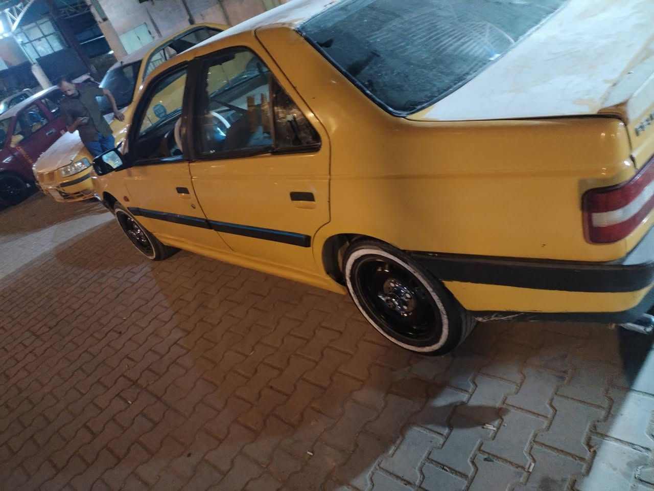 سلام عليكم بارص اكد الفين وستعش رقم بغداد مصفره من هيه وغرمات العنوان نجف كوفه رقم الهاتف ***********  السعر 25 وبيها مجال المكينه بيها خيط بخار
