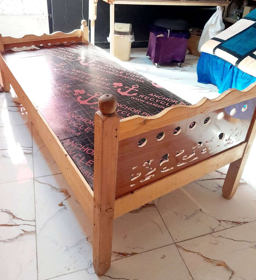 سلام عليكم للاتصال
 ***********
 كنتور صاج بابين مع جرابي ام النفر عدد ٣ مع ميز تواليت مع ميز منضدي يتطبك مع ميز حديد بي خمسه رفوف  ،،  مكاني بغداد الكرخ حي المواصلات
