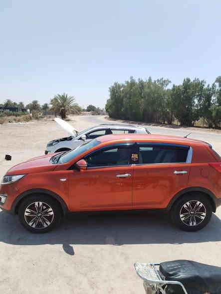 السلام عليكم
سياره للبيع 
نوع: كيه سبورتج 
موديل : 14 
خليجي بيها 5 قطه 2 تبديل و 3 صبغ سنويه 2030 هزه جديده تخم تاير حداديه جديده اشاير بلمري تحكم ستيرن تدفئه تبريد فول رقم بغداد انكليزي السعر 130 وبيها مجال قليل حك الجيه للأتصال ***********
