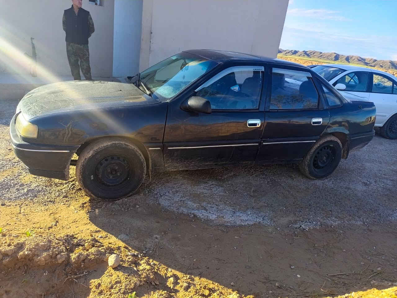 اوبل فيكاترا موديل 1992 مكىينة 18 بدون صرف واطارات جديدة وصدر جديد  ويا دفتر بنزين وبااسمي وسنوية لحد 2027     وهذا رقمي *********** كوره ك ***********
