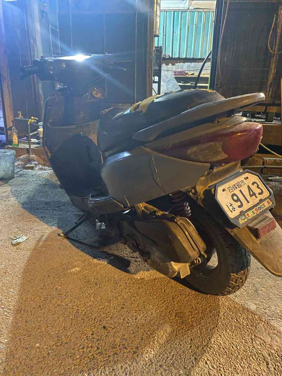 سلام عليكم داجه بريز  شغاله نكره بيها دخان مسويلها ادامه كامله من كابريتر وكلجات وكهربائيات ناقصه فقط باتري كلشي شغال بيها سلف وهندر نكره وحده ابيع كوم حديد225 الف مكاني بغداد دوره ***********
