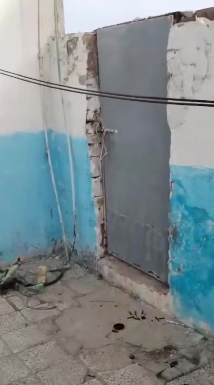 السلام عليكم ورحمه الله وبركاته
بيت للايجار في حي فردوس جهة الزراعي متكون من هول ومطبخ وغرفتين وحمامات داخليه وحمامات خارجيه بيت 150 متر 
للاستفسار الاتصال على الرقم ***********

