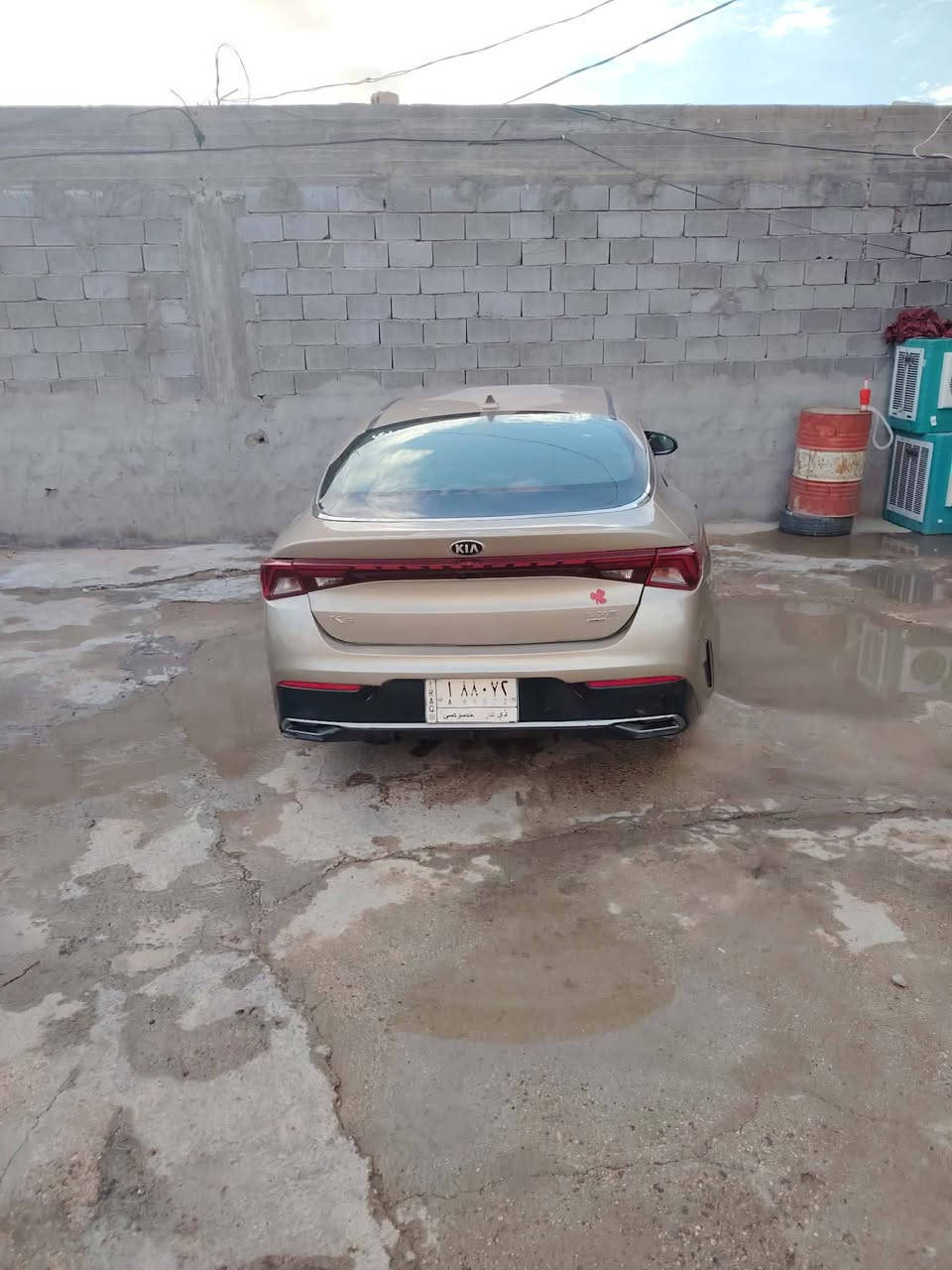 السلام عليكم
السعر 125 وبيه مجال 
كي فايف 2021
معوقين ماباقيله شي وتنفك 
حادثه ناشره يعني بيه 4قطع 
باب وجاملغ مال السدر
وجاملغ مال السائق 
فول مواصفات من عده البنرامه
معروفه المواصفات لي فول 
كير مكفول 
مكينه مكفوله 
***********اني خادم
