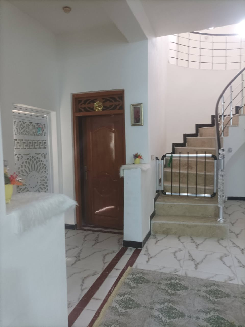 بيت للبيع مساحه الارض 300ناصريه شارع القيثاره على الشط عرف 2استقبال مطبخ صحيات طابق واحد تصاب ***********
