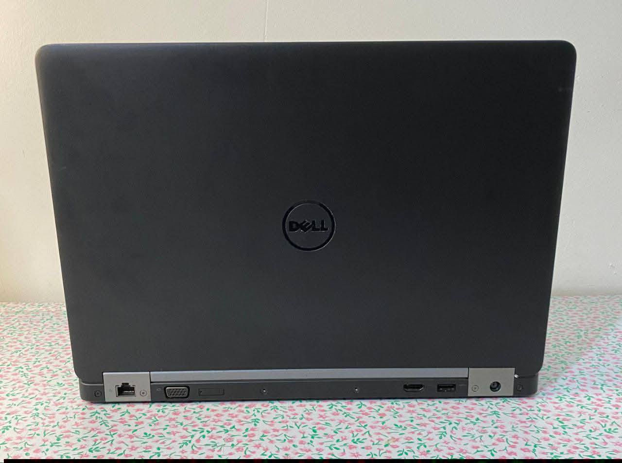 بسعر 350 الف وبيها مجال  ✨................................
‏‏للبيع لابتوب   5470 Dell 
‏سريع وحلو،  مناسب للدراسة والبحوث والتصميم وبرامج الاوفس والعمل المكتبي  وايضا يشغلك العاب هواي بسلاسة ✨
‏
‏مواصفات 💫 
‏
‏معالج/  CORE l7 جيل سادس 
‏رام    / 16 كيكة  DDR4 قابل للتطوير
‏التخزين / 512 کیکا SSD قابل للتطوير
‏الشاشة   / حجم 14 انج

‏
‏ملحقاته كاملة 
‏حقيبة
‏شاحنته الاصلية
‏ماوس
‏واتساب :***********
