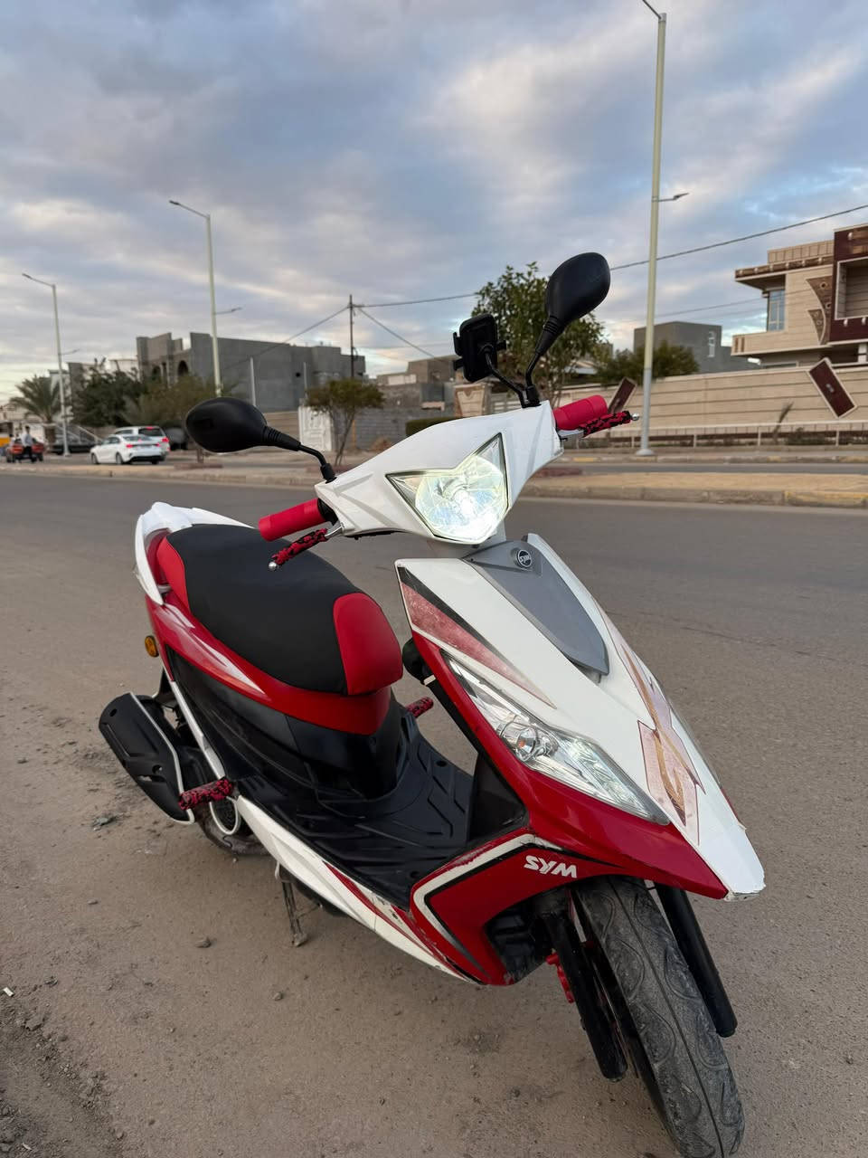 دراجة سايم نحله للبيع الدراجة مسجلة بيها سنوية باقيه ع استلام اللوحات بس تحول تستلمهن الدراجة نظيفه ومحرك نظيف ومكفول وكشر نظيف دبلات جديدة كهربائيات كلها شغاله لايت زنون اشاير كله شغاله الدراجة موديل 2019 GR سعر الدراجة مليون و 50 للتواصل ***********
