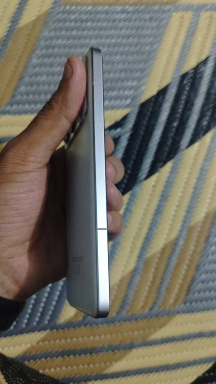 بوكو اف 6 ابرو ذاكره 512 عشوائيه 24
معالجSnapdragon 8 Gen 2 Mobile platform

يشغل 120 فريم جهاز نضيف بدون ملحقات 

سعره 400 قفل  مكاني بغداد الحسينيه


**إذا كنت صاحب هذا الإعلان وتريد حذفه لأي سبب، رجاءا أرسل رسالة إلى الدعم الفني**
