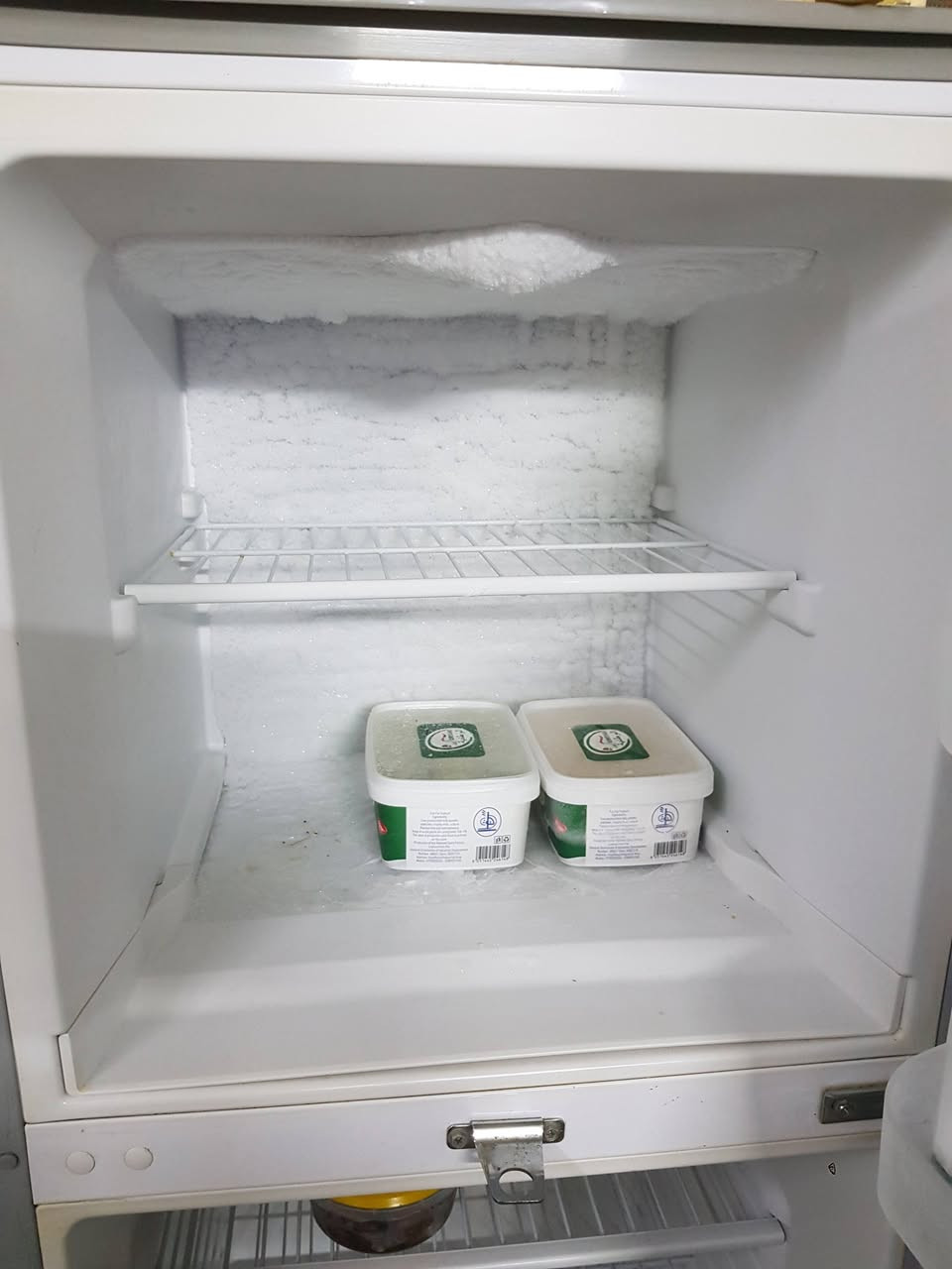 سلام عليكم ثلاجه كيلون 16قدم نضيفه مداخله تصليح ابد سعرها 150
وجرابي اطفال ثنين نضيفات سعرهن 70بدون دواشك ماكني ابو دشير ***********
