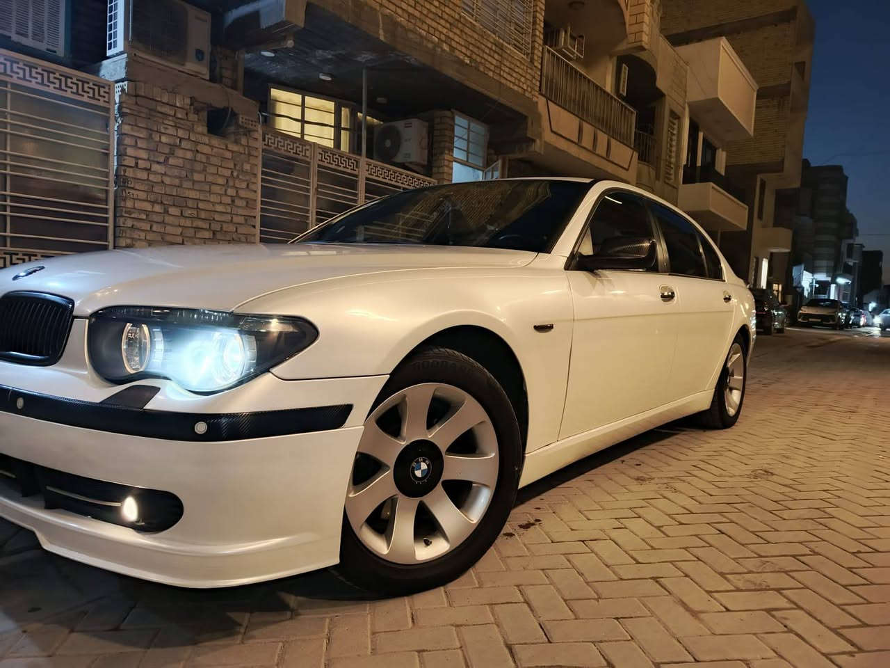 السلام عليكم
بي ام باخرة البينا BMW alpina خليجي
حجم 730li
6 سلندر
موديل 2004 
فول مواصفات
  فتحه سقف 
بيبان شفط صندوك شفط 
بردات كهرباء
صندوك كهرباء
مواصفات الباخرة المعروفه
مكينه كير كفاله شرط
كهربائيات بلاد على وضع الشركة
تخم تاير جديد

كفاله من الضربه والعيب الشرعي فقط صبغ جمالية و مغلفهة ابيض لؤلؤي

سيارة جاهزه للأخير ماتصرف عليها
رقم بغداد تحويل ثاني يوم
مكان بغداد الاعظمية 
السعر 125 قفل قفل
اي استفسار

***********
‭***********
