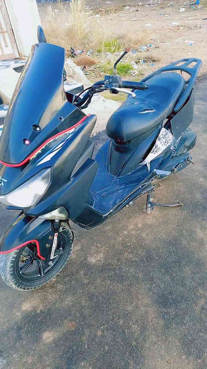 السلام عليكم دراجه للبيع نكره سلف كولهه شغاله مكينته خير من الله ماتخلي عليه ربع السعر 300
***********
